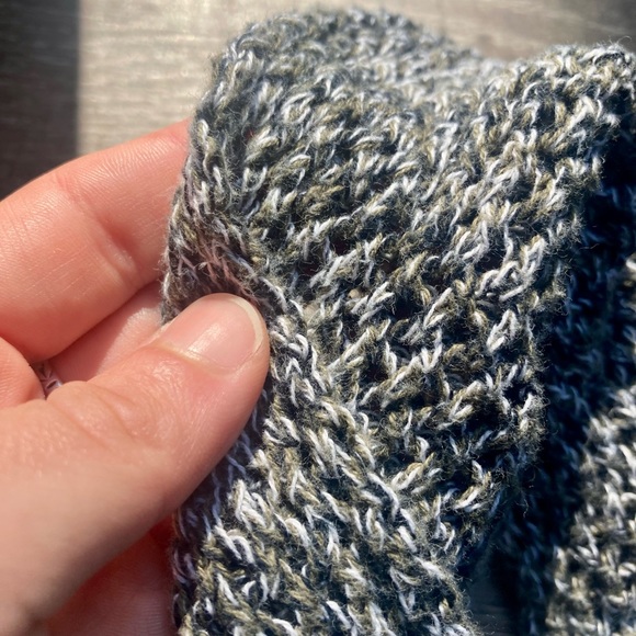 Green AE Crochet Hoodie Size XS - Picture 4 of 4